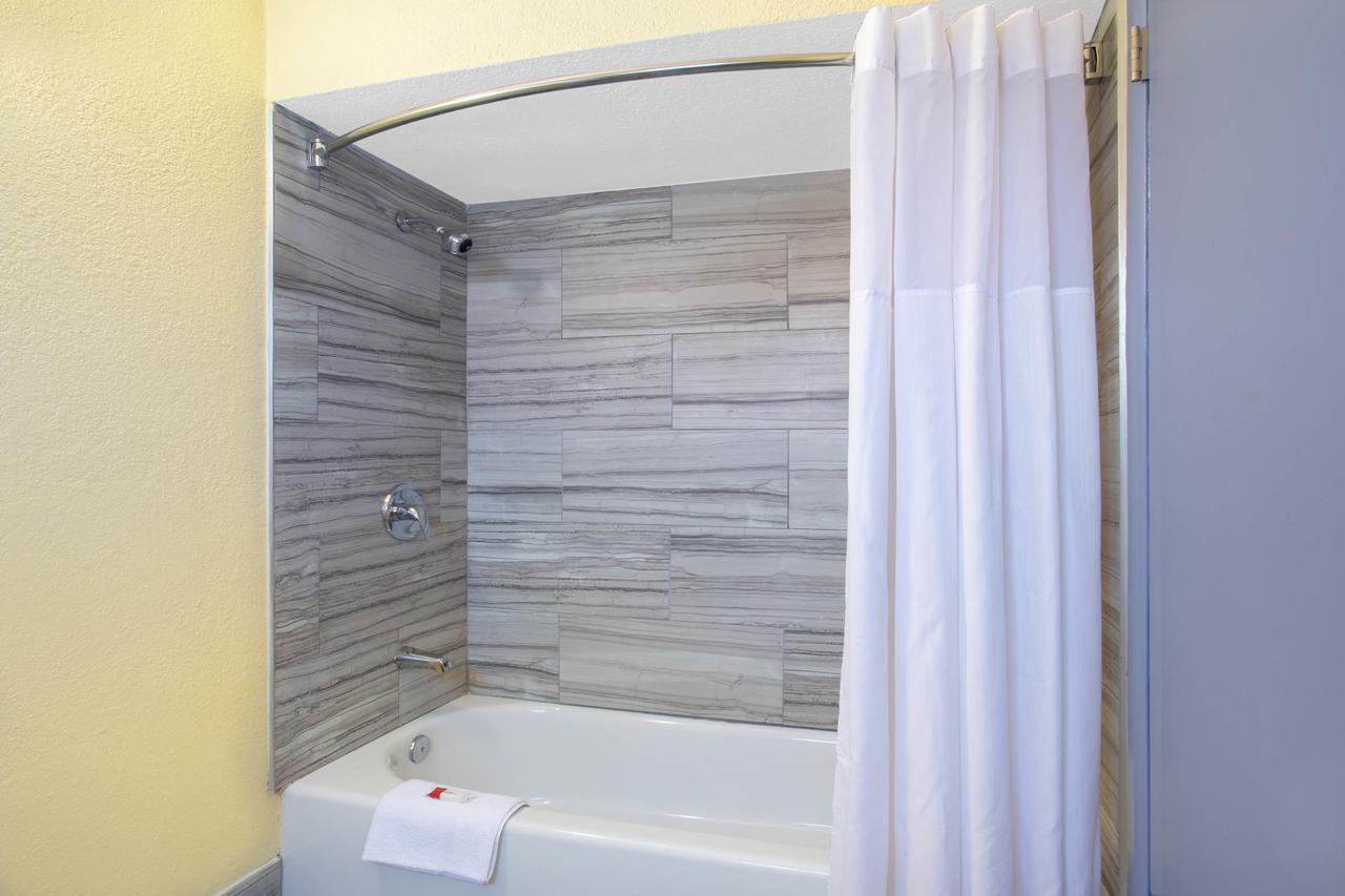 Days Inn By Wyndham Airport - Phoenix Buitenkant foto